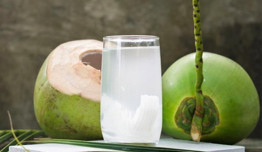 Dù tốt cho sức khỏe, nước dừa không nên dùng sai thời điểm.