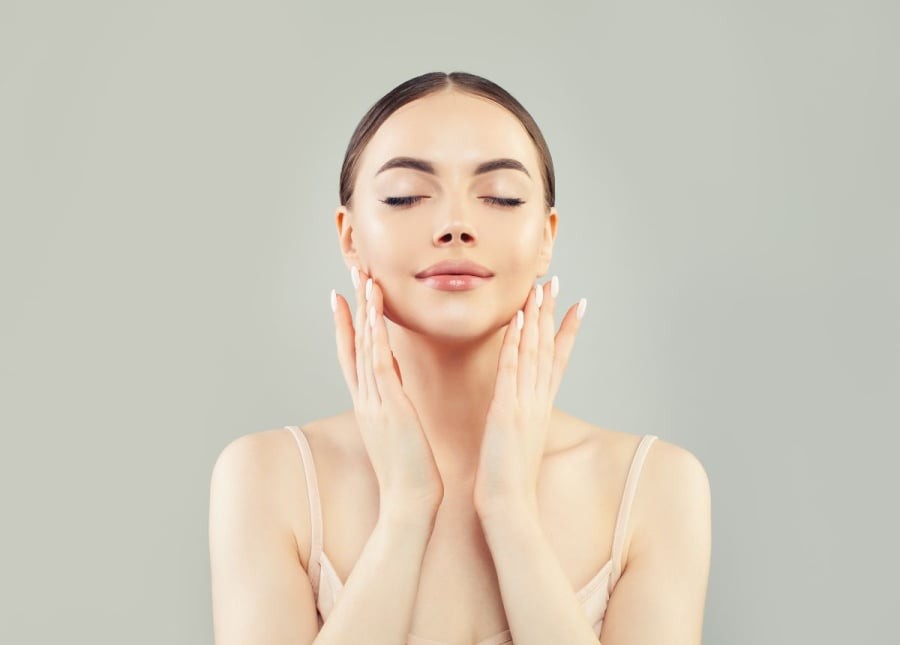 Tẩy tế bào chết là bước giúp da thông thoáng và mịn màng hơn, nhưng nếu lạm dụng quá thường xuyên lại dễ gây phản tác dụng.

