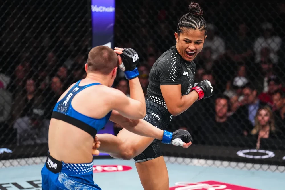 Natalia Silva trong một trận đấu tại UFC