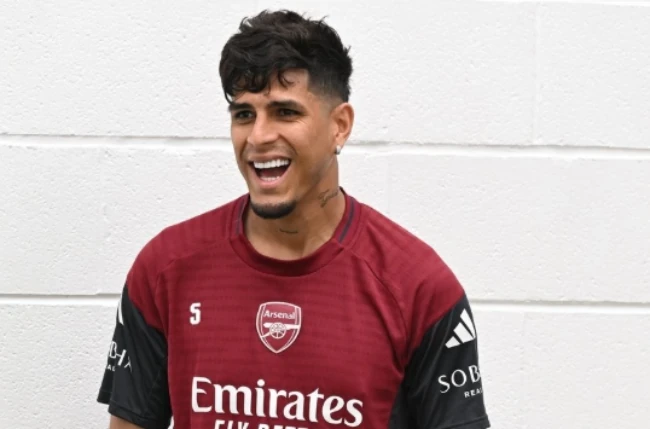 Barcelona cân nhắc chiêu mộ Piero Hincapie.