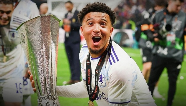 Jadon Sancho vừa vô địch Europa League cùng Aston Villa.