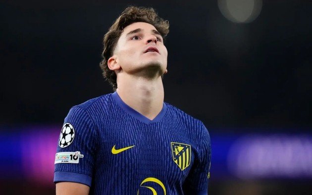Atletico cam kết tương lai Alvarez trước tin đồn chuyển nhượng liên quan đến Barca.