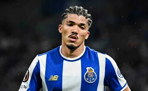 Gomes lọt vào tầm ngắm của Man Utd và Arsenal.