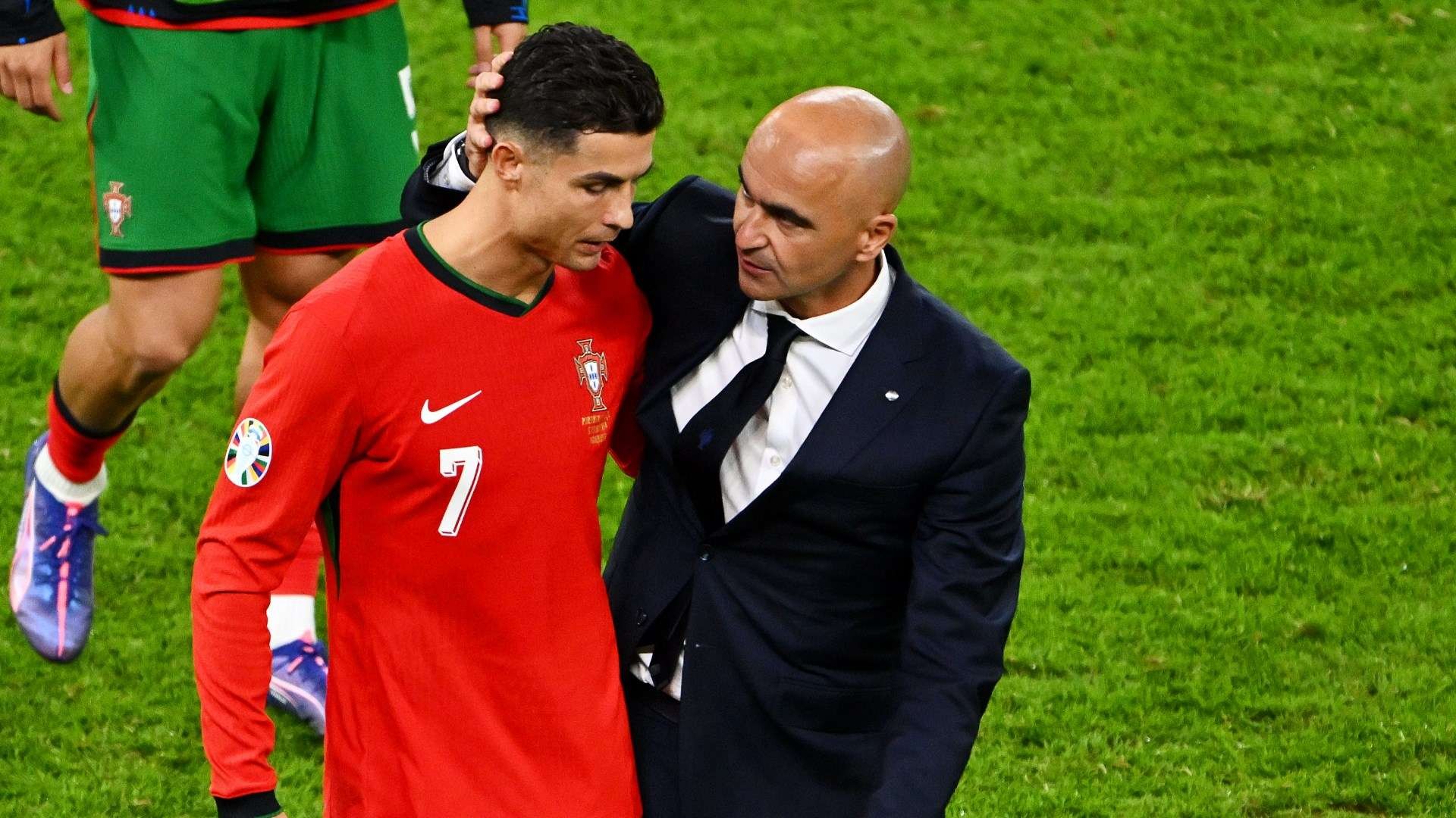 HLV Martinez tin Ronaldo có thể tham dự World Cup 2026.