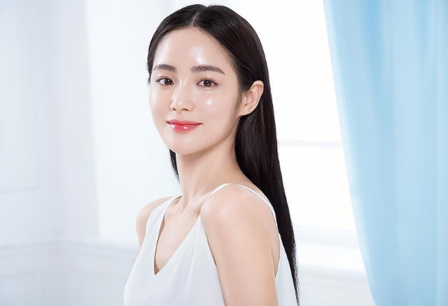 Mùa hè và nỗi ám ảnh với một làn da dầu nhờn của phụ nữ Châu Á