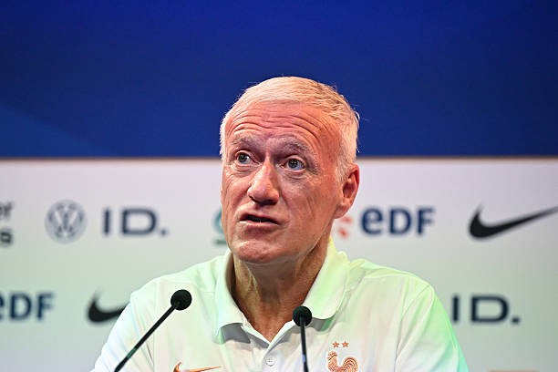 Didier Deschamps không vui dù Pháp được đnsh giá cao.