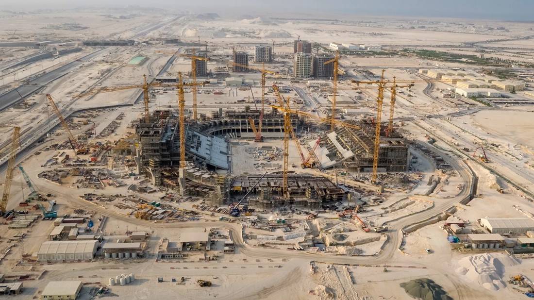 Qatar bị truyền thông chỉ trích nhiều vì quá trình xây dựng cơ sở hạ tầng phục vụ cho World Cup 2022.