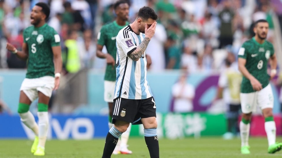 Ả Rập Xê Út gây sốc với chiến thắng ngược dòng trước Argentina.
