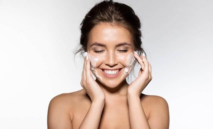 Các loại mặt nạ làm mát hoặc modeling mask cũng được nhiều người lựa chọn để hỗ trợ hạ nhiệt cho da và giúp vùng tổn thương ổn định nhanh hơn.

