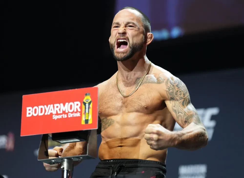 Frankie Edgar pose in UFC 281