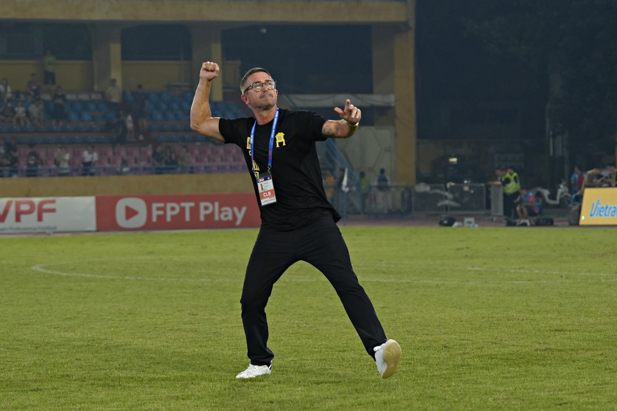 HLV Harry Kewell đang giúp Hà Nội FC trở thành một tập thể đáng theo dõi tại V-League. Ảnh: Hà Nội FC.