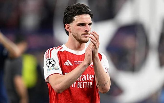 Declan Rice (7): Dù chưa tạo ra tầm ảnh hưởng áp đặt lên trận đấu, Rice vẫn hoạt động bền bỉ, nỗ lực hết mình để phá lối chơi của các nhạc trưởng bên phía đối phương.