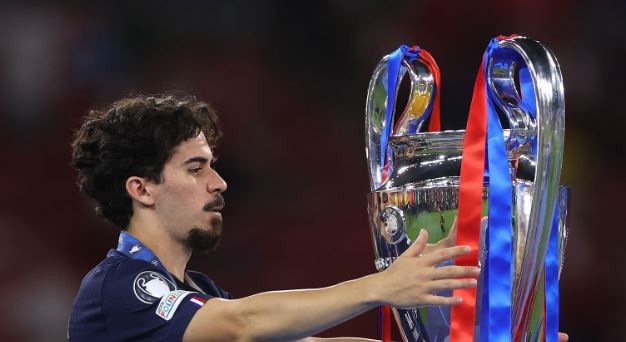 Vitinha (6.7/10): Tầm ảnh hưởng của anh tăng dần khi PSG dồn ép Pháo thủ lùi sâu về phần sân nhà. Không phải mọi đường bóng của anh đều mở ra cơ hội, nhưng hầu hết các đợt hãm thành sắc nét nhất của PSG đều qua chân nhạc trưởng người Bồ Đào Nha này.