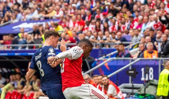 Fabian Ruiz (6.5/10): Chọn được một số vị trí thuận lợi để tham gia tấn công trong hiệp một, nhưng lại thiếu đi sự điềm tĩnh để chuyển hóa thành bàn thắng. Ngoài ra, anh chủ yếu thực hiện các đường chuyền đơn giản ở khu vực giữa sân.