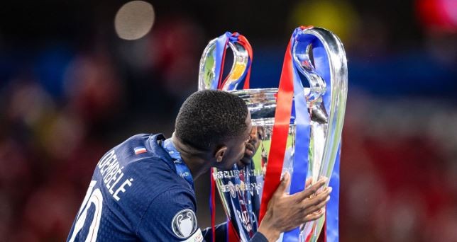 Ousmane Dembele (7.5/10): Thực hiện thành công quả phạt đền đầy lạnh lùng để gỡ hòa cho PSG, đồng thời chính đường chuyền một chạm của anh đã tạo điều kiện cho Kvaratskhelia băng xuống đem về quả penalty. Tuy nhiên, màn trình diễn trong phần còn lại của anh không quá nổi bật khi bị Hincapie cùng các trung vệ đối phương phong tỏa.