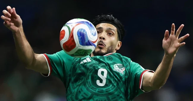 Raul Jimenez trong màu áo Mexico.