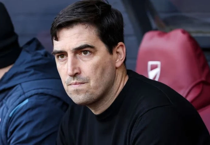 Andoni Iraola là ƯCV nặng ký cho ghế nóng The Kop.