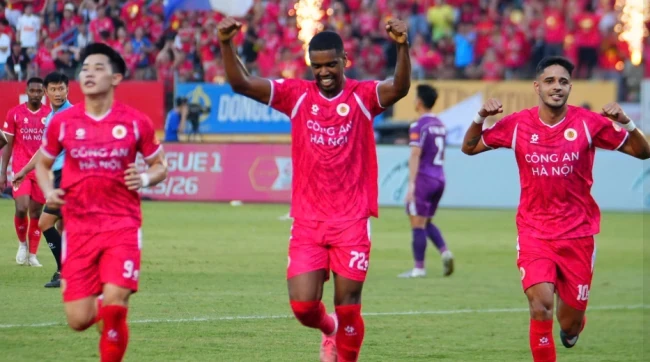 CAHN đánh bại Becamex TP.HCM 2-1.