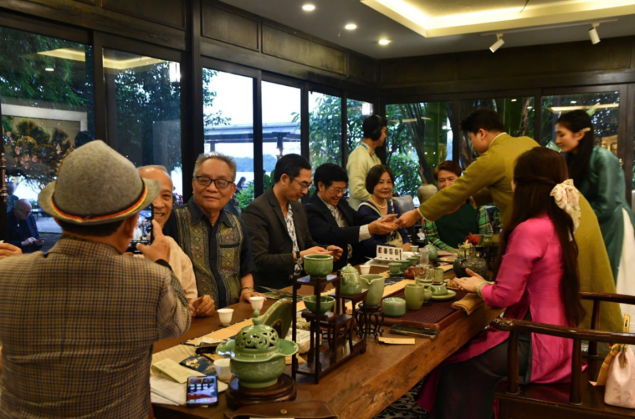 Nguyễn Thanh Phương không xây dựng Thanh Phương Trà như một địa điểm kinh doanh đơn thuần mà là nơi mọi người có thể ngồi xuống bên một chén trà, trò chuyện với nhau hoặc đơn giản chỉ là dành vài phút để lắng nghe chính mình hay san sẻ những câu chuyện áp lực trong cuộc sống