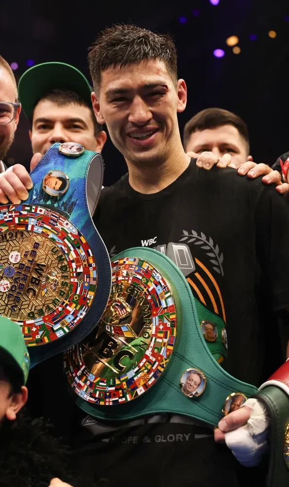 Dmitry Bivol đối đầu Michael Eifert