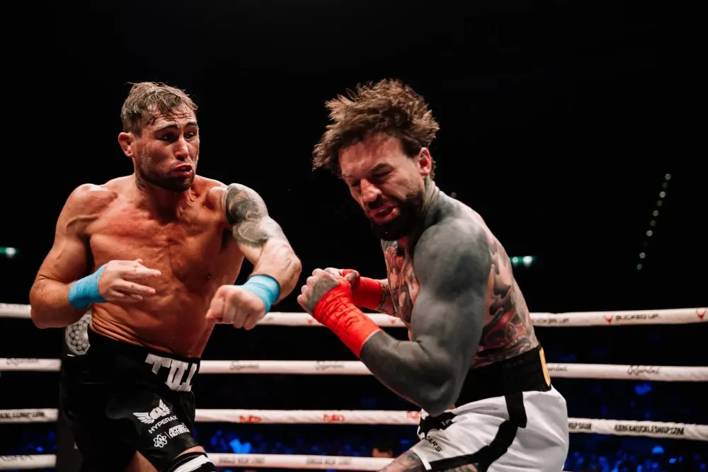 Darren Till hạ knock-out Aaron Chalmers tại BKFC 90