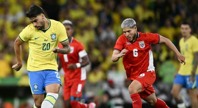 Brazil áp đảo Panama.
