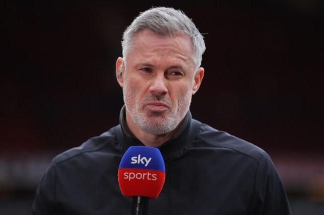 Carragher quan ngại về hàng công của Arsenal. 