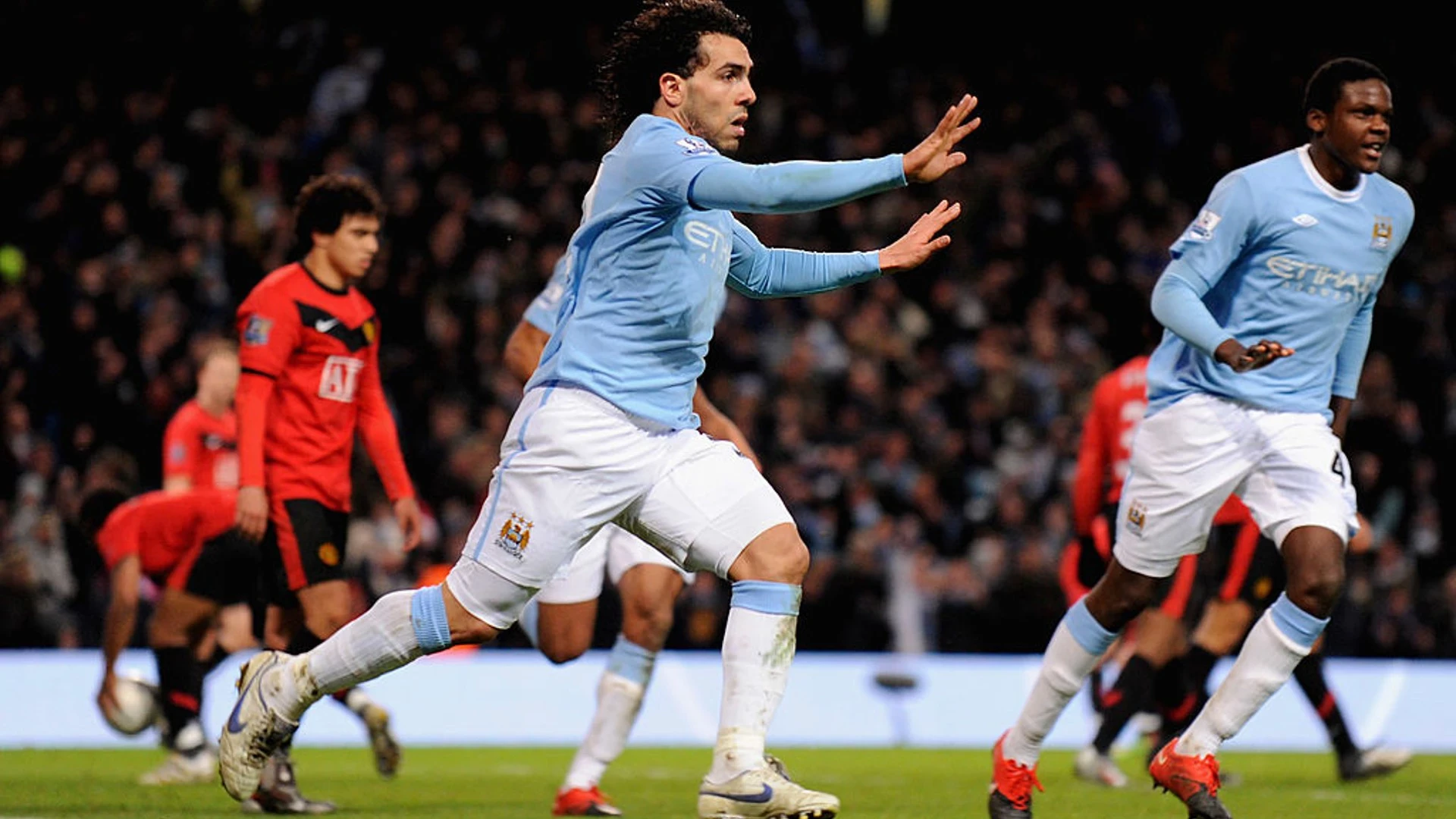 Đêm người cũ khiến Old Trafford đau đớn.