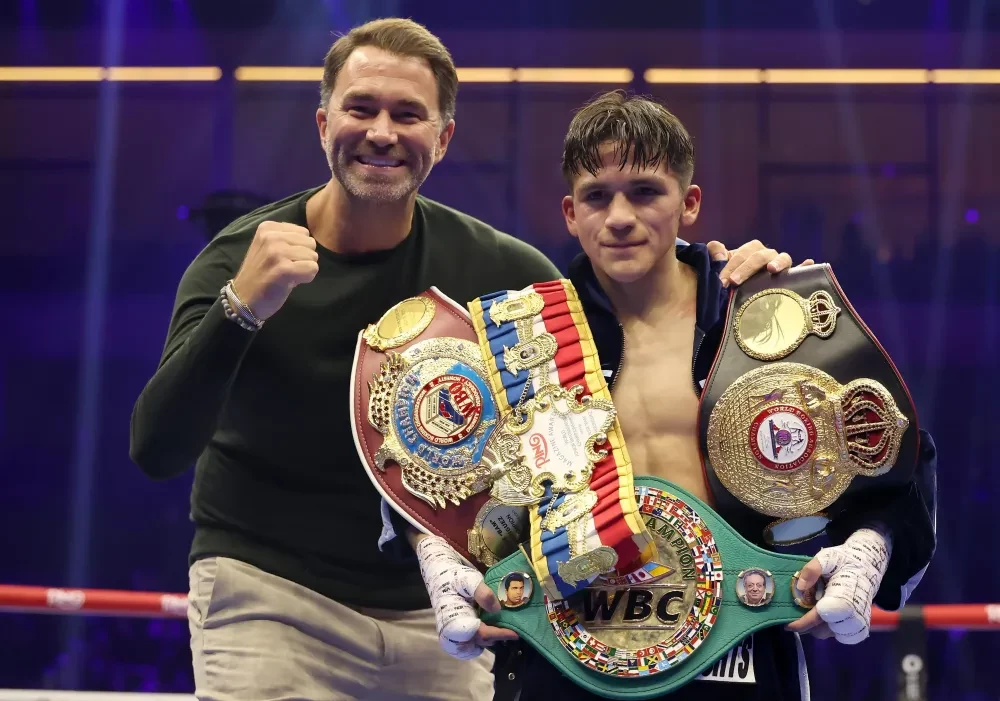 Ông bầu Eddie Hearn và võ sĩ Jesse Rodriguez