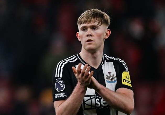 Lewis Hall là hậu vệ trái có tiềm năng phát triển lớn của Newcastle.