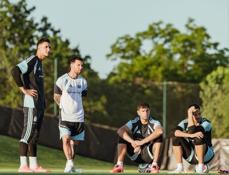  Messi đang tập luyện nhẹ theo giáo án riêng.
