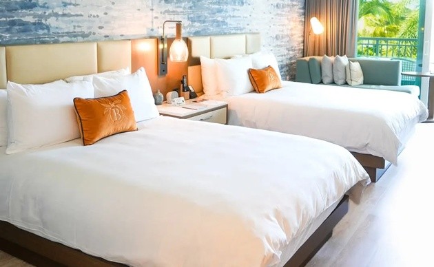 Để ở khách sạn vào tháng 7, giá khoảng 200 bảng Anh một đêm.