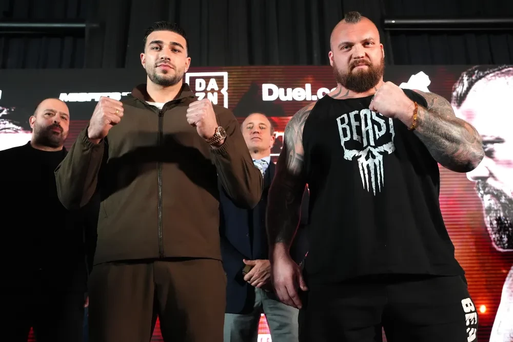 Tommy Fury và Eddie Hall đối mặt trong buổi họp báo