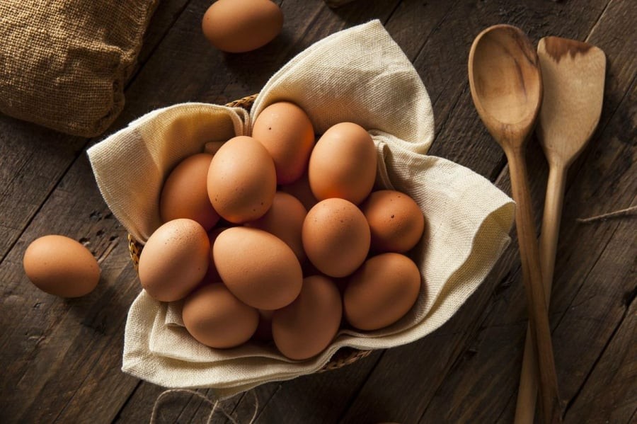 Lòng đỏ trứng gà có chứa hàm lượng cholesterol khá lớn