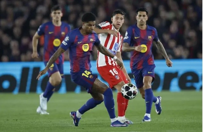 MU cảm thấy khó hiểu khi Barca chi 70 triệu euro mua Gordon nhưng không kích hoạt điều khoản giải phóng trị giá 30 triệu euro của Rashford.