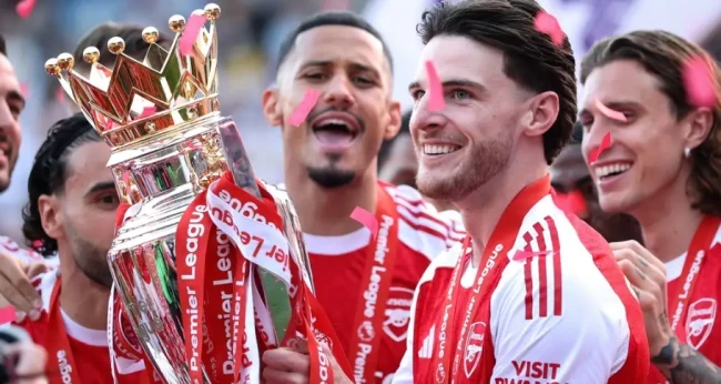 Declan Rice vô địch Ngoại hạng Anh cùng Arsenal.