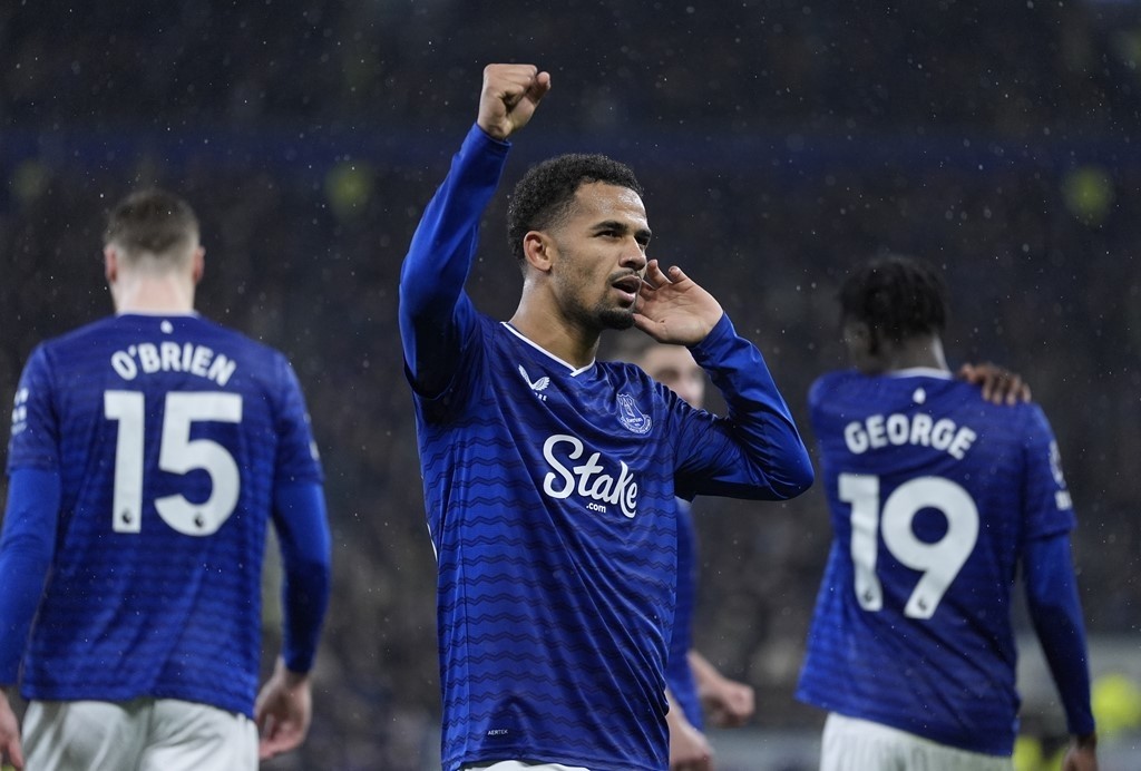 Everton đang đàm phán gia hạn hợp đồng với Iliman Ndiaye.
