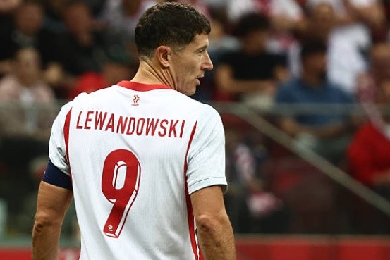 Lewandowski bị ''chăm sóc'' đặc biệt.
