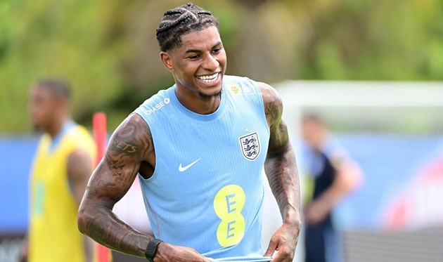 s Rashford đeo vòng đeo tay Whoop trong buổi tập đầu tiên của đội tuyển Anh trước thềm World Cup tại Florida.