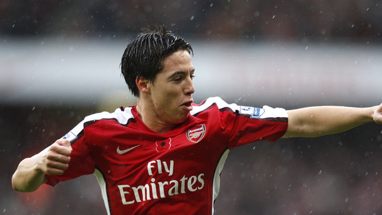 Bóng đá đẹp đẽ qua đôi chân Samir Nasri.