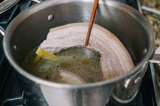 Có nên dùng nước luộc thịt để nấu canh rau?