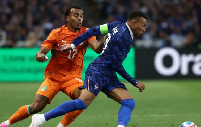 Mbappe cùng các đồng đội bại trận trước Bờ Biển Ngà.