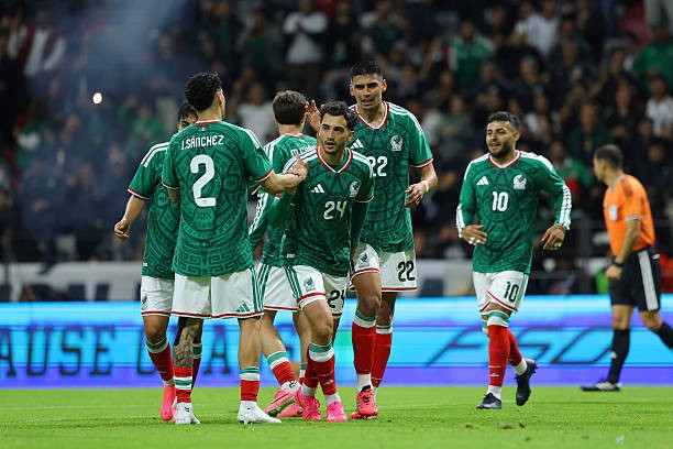Mexico thể hiện sức mạnh bằng chiến thắng đậm trước Serbia. 