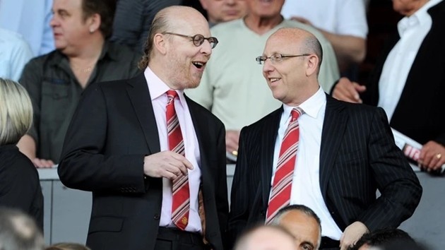 Nhà Glazer cân nhắc thoái hết vốn tại Man United.