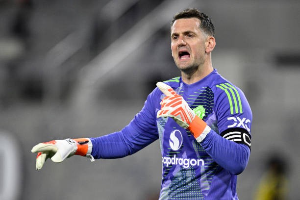 Heaton mang đến kinh nghiệm và sự ổn định cho khung gỗ Man Utd. 