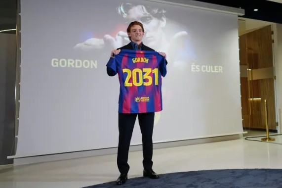 Động thái chiêu mộ Gordon của Barca khiến NHM đặt không ít dấu hỏi về tương lai Rashford.