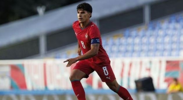 Fernandes được MU săn đón gắt gao.