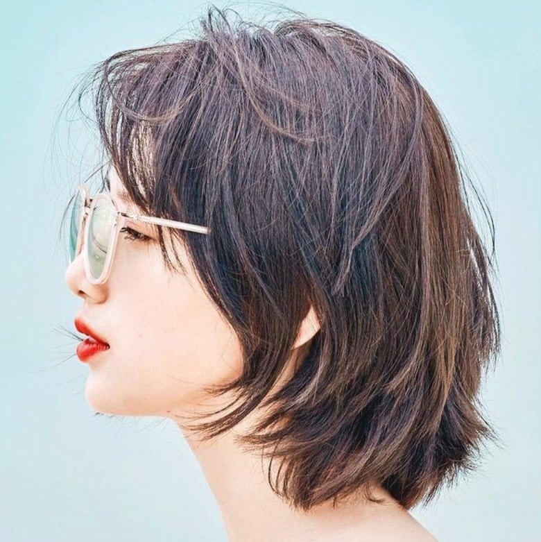 Độ dài ngang vai giúp người mặc dễ dàng thay đổi nhiều kiểu tạo kiểu khác nhau.


