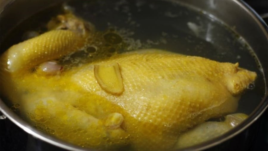 Cách luộc gà cúng ngon

