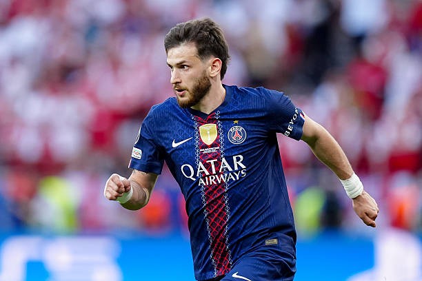 Khvicha Kvaratskhelia nằm trong tầm ngắm của Real Madrid.